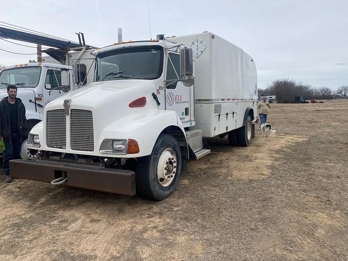 2000 Kenworth Fiberglass Wireline Truck