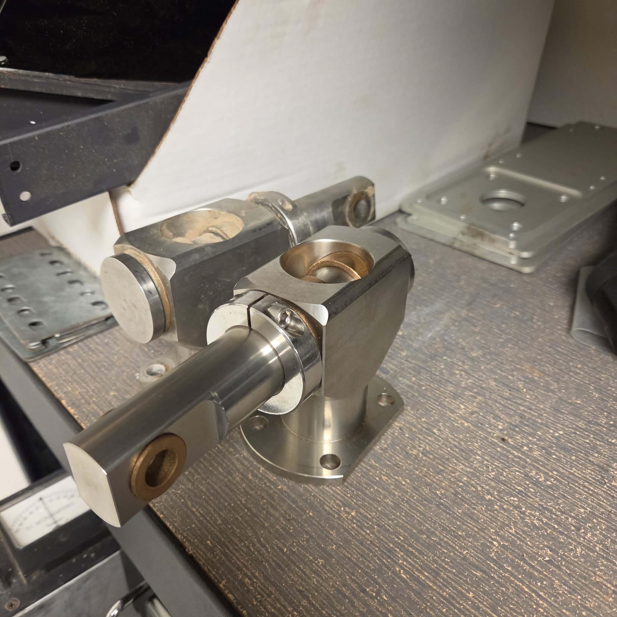 BenchMark AM3K Overhead Flange Mount, Stainless Yoke Pivot