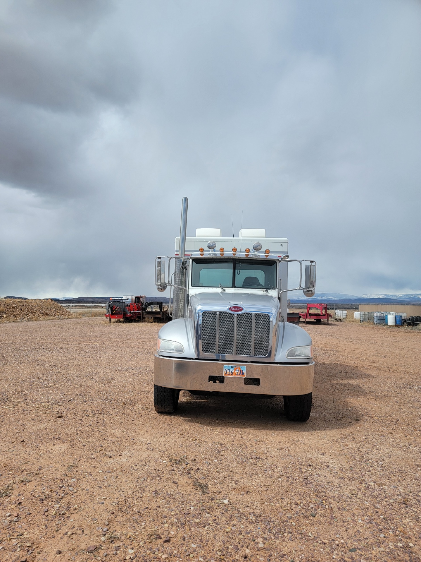 2013 Peterbuilt – White Wireline Truck #3