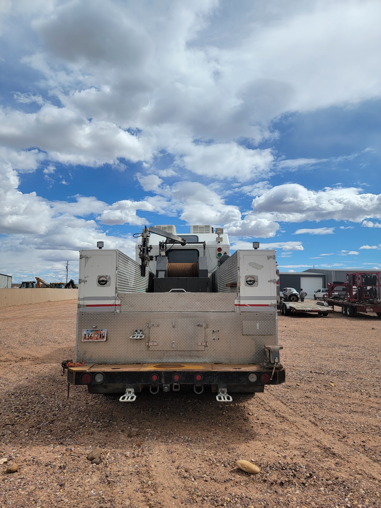 2013 Peterbuilt – White Wireline Truck #4