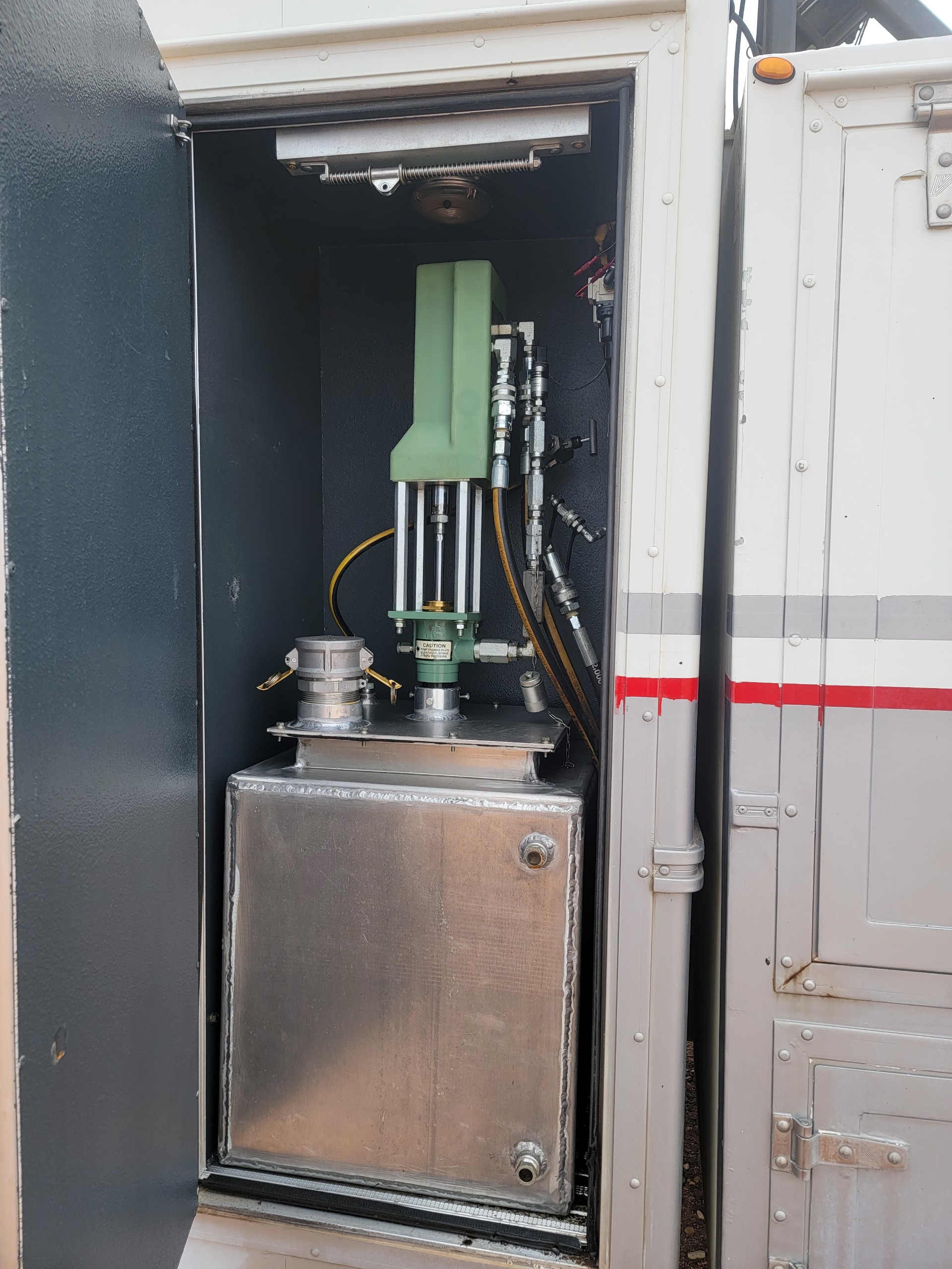 2013 Peterbuilt – White Wireline Truck #17