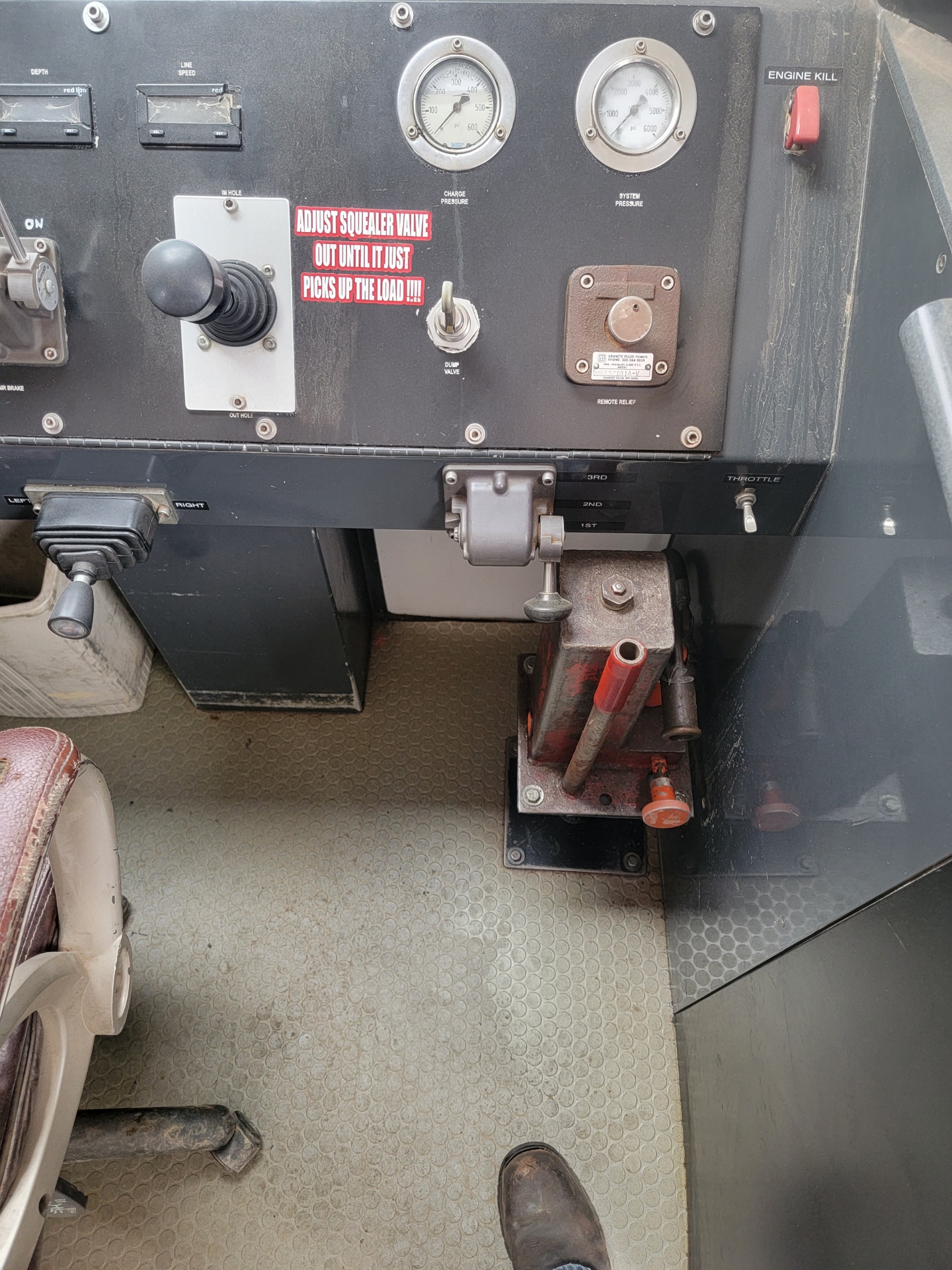 2013 Peterbuilt – White Wireline Truck #12