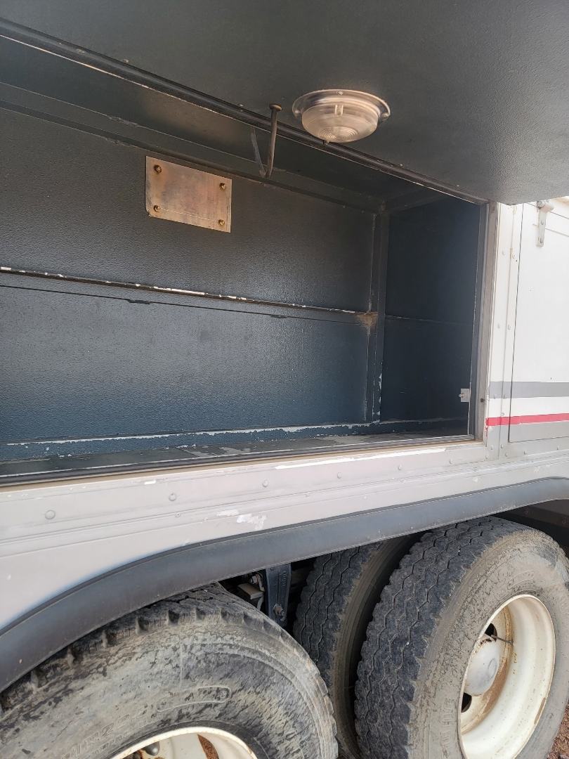 2013 Peterbuilt – White Wireline Truck #9
