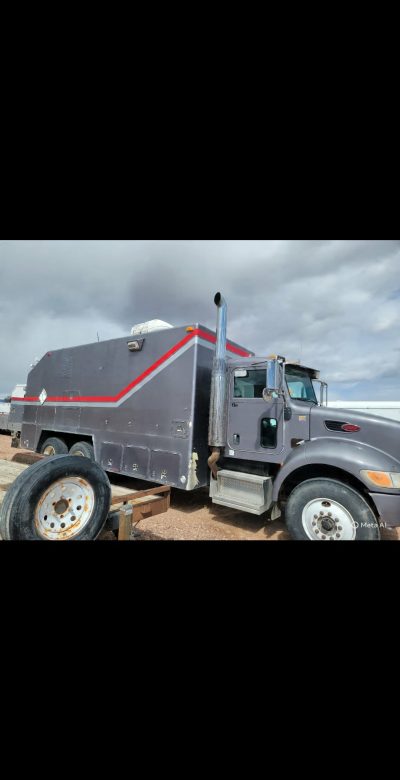 2006 Peterbuilt – Grey Wireline Truck