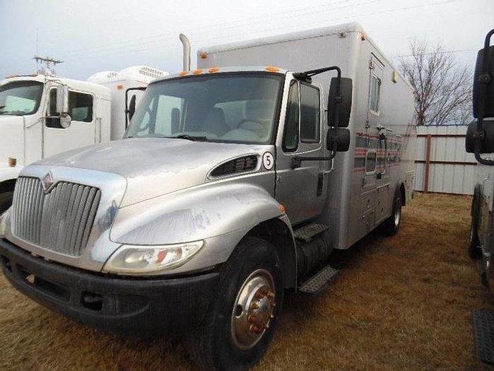 2005 International 4300 Plugging Truck #1