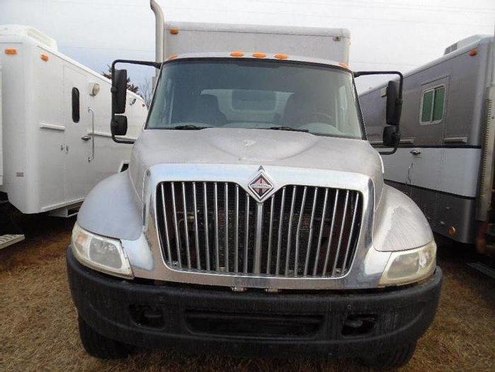 2005 International 4300 Plugging Truck #2