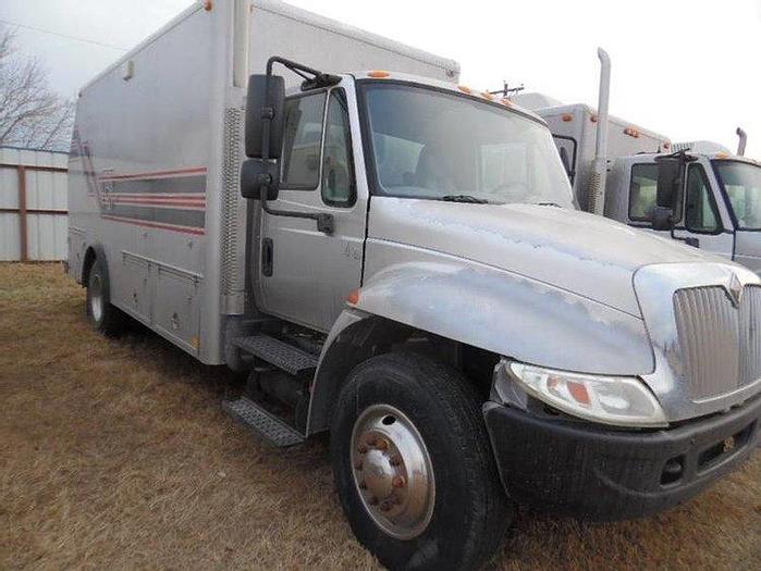 2005 International 4300 Plugging Truck #8