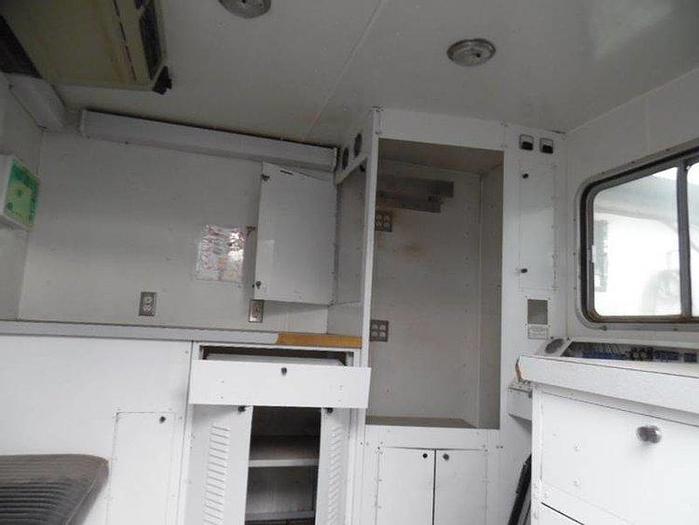 2005 International 4300 Plugging Truck #10
