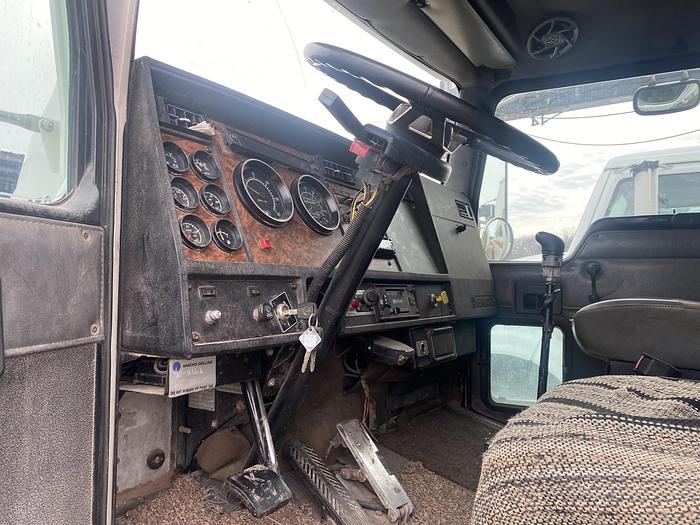 2000 Kenworth Fiberglass Wireline Truck #3