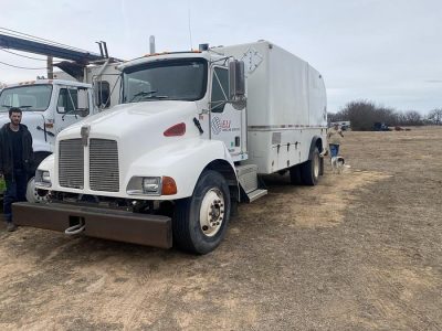2000 Kenworth Fiberglass Wireline Truck